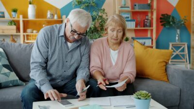 Budget 2027 : quel effort demandé aux retraités ? Gel des pensions ou fin de l&rsquo;abattement de 10 %